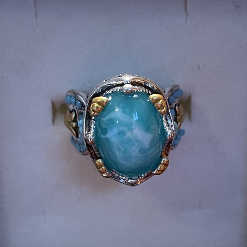 Elegant Blue and Gold Ring